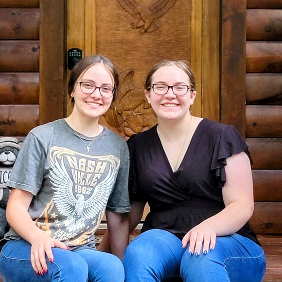 Meet your Posher, Stephanie - Picture 9 of 10